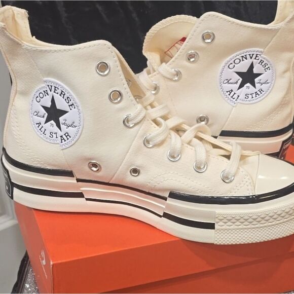 Converse Chuck Taylor All-Star Chuck 70 High Top Sneakers - Picture 8 of 11